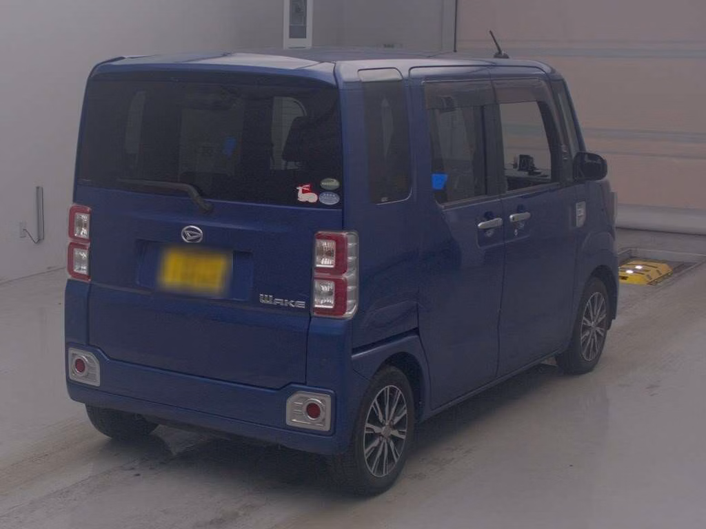 DAIHATSU WAKE