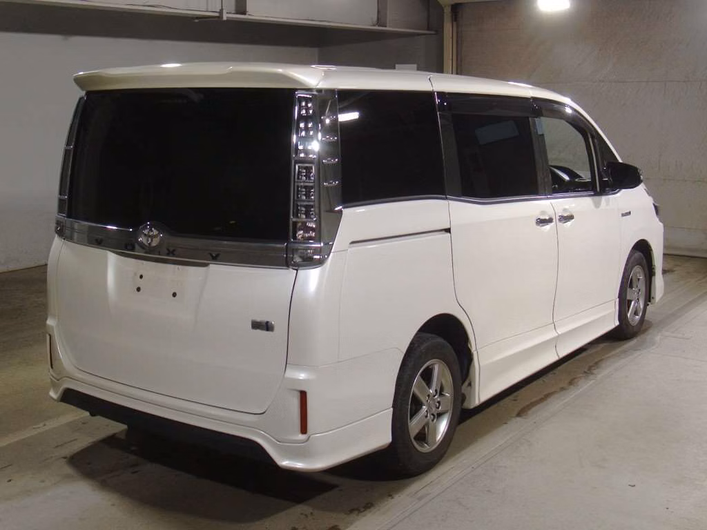 TOYOTA VOXY
