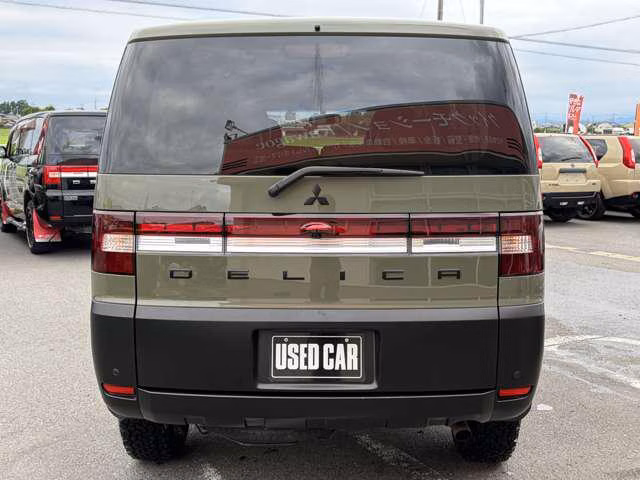 MITSUBISHI DELICA D:5