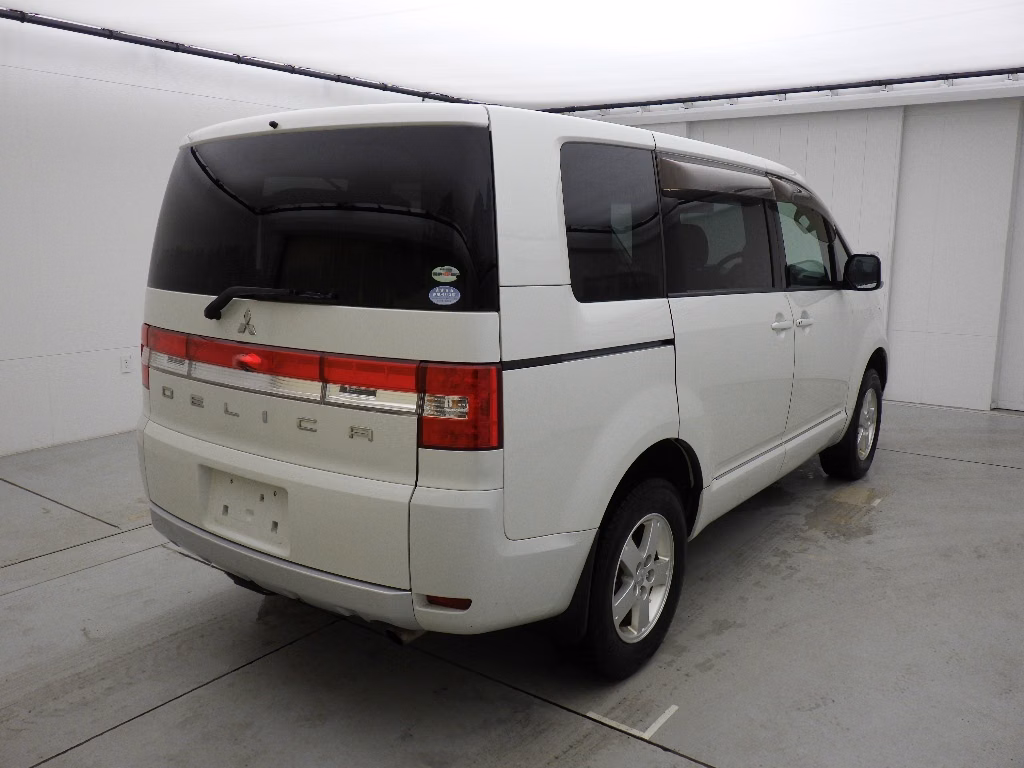 MITSUBISHI DELICA D:5