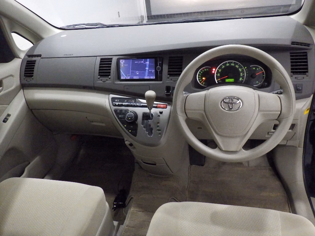 TOYOTA ISIS