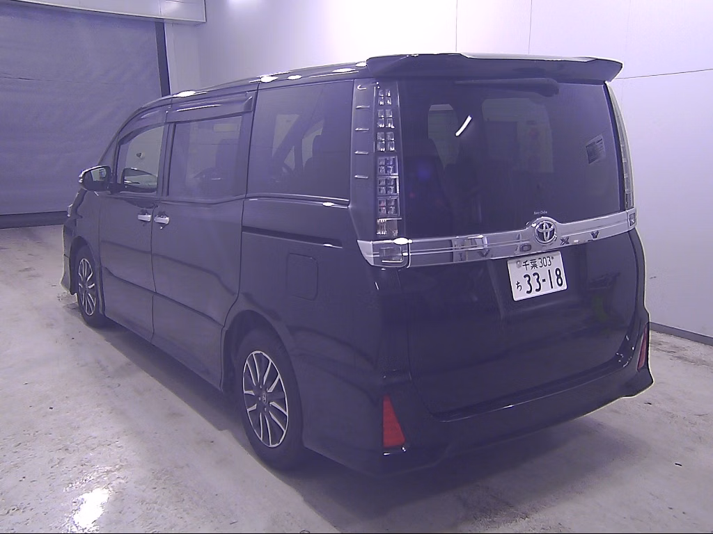TOYOTA VOXY