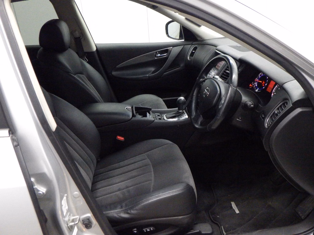 NISSAN SKYLINE CROSSOVER