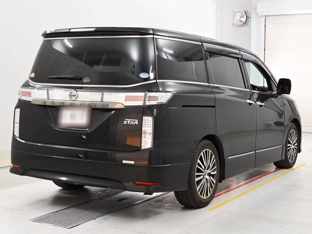 NISSAN ELGRAND
