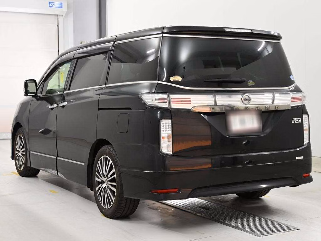 NISSAN ELGRAND
