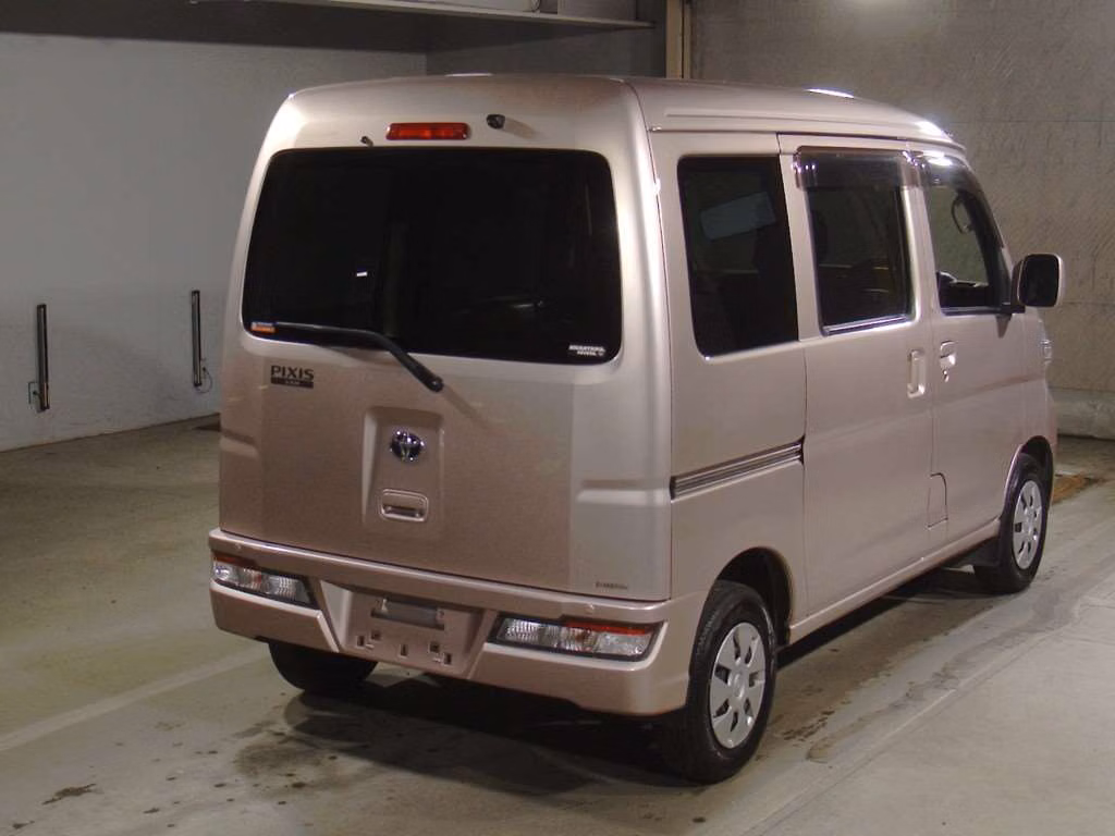 TOYOTA PIXIS VAN