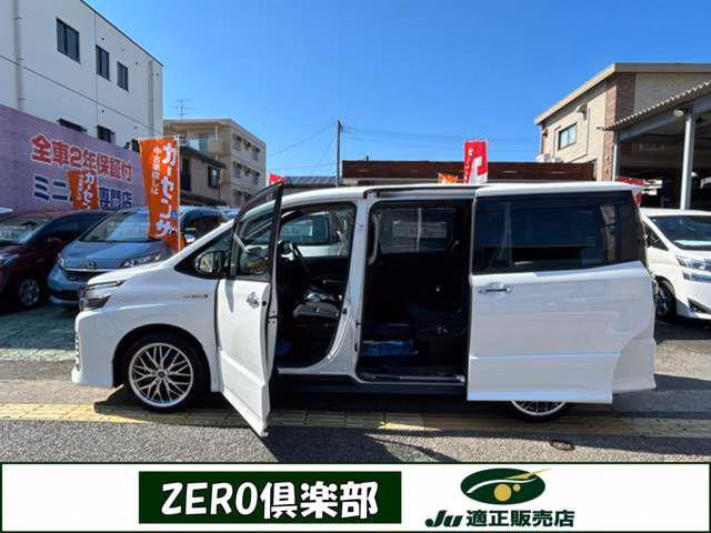 TOYOTA VOXY