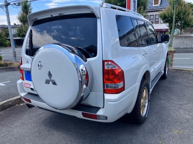 MITSUBISHI PAJERO