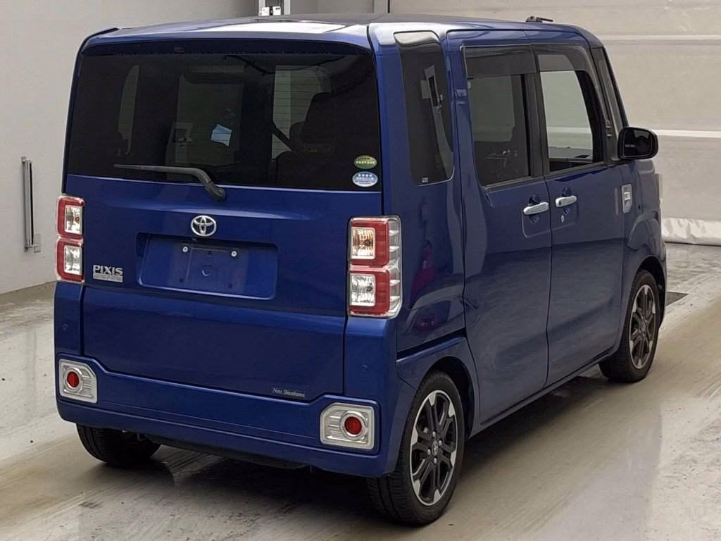 TOYOTA PIXIS MEGA