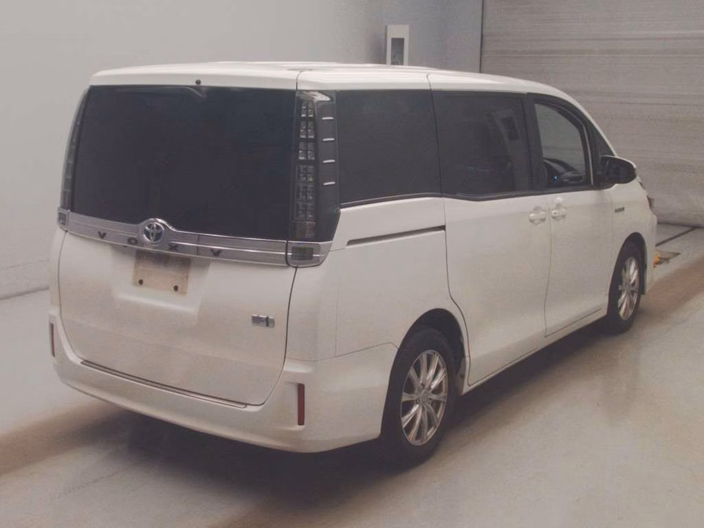 TOYOTA VOXY