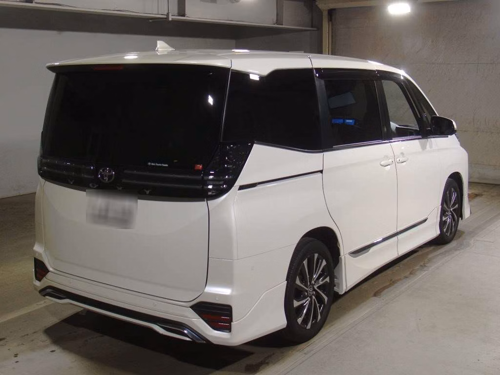 TOYOTA VOXY