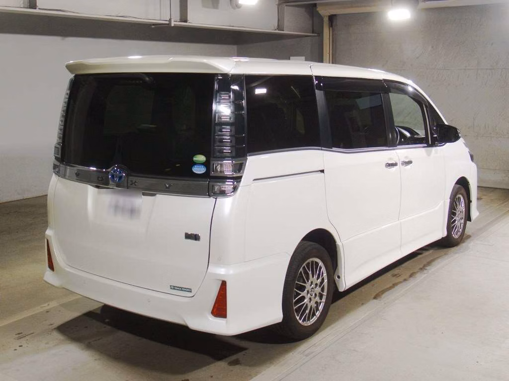 TOYOTA VOXY