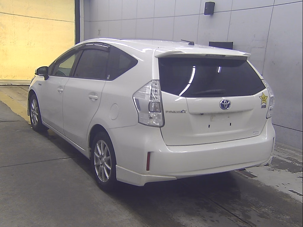 TOYOTA PRIUS ALPHA