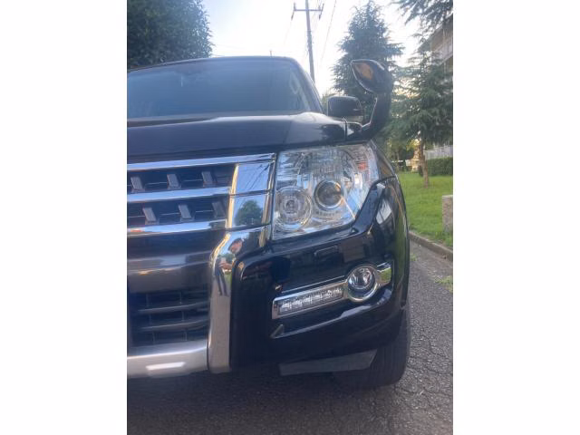 MITSUBISHI PAJERO