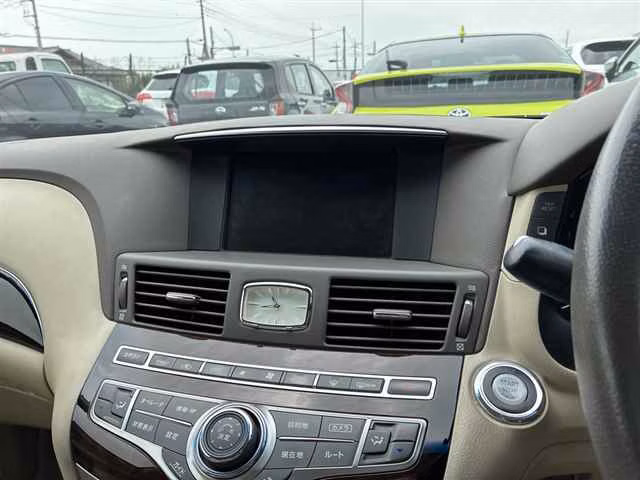 NISSAN FUGA