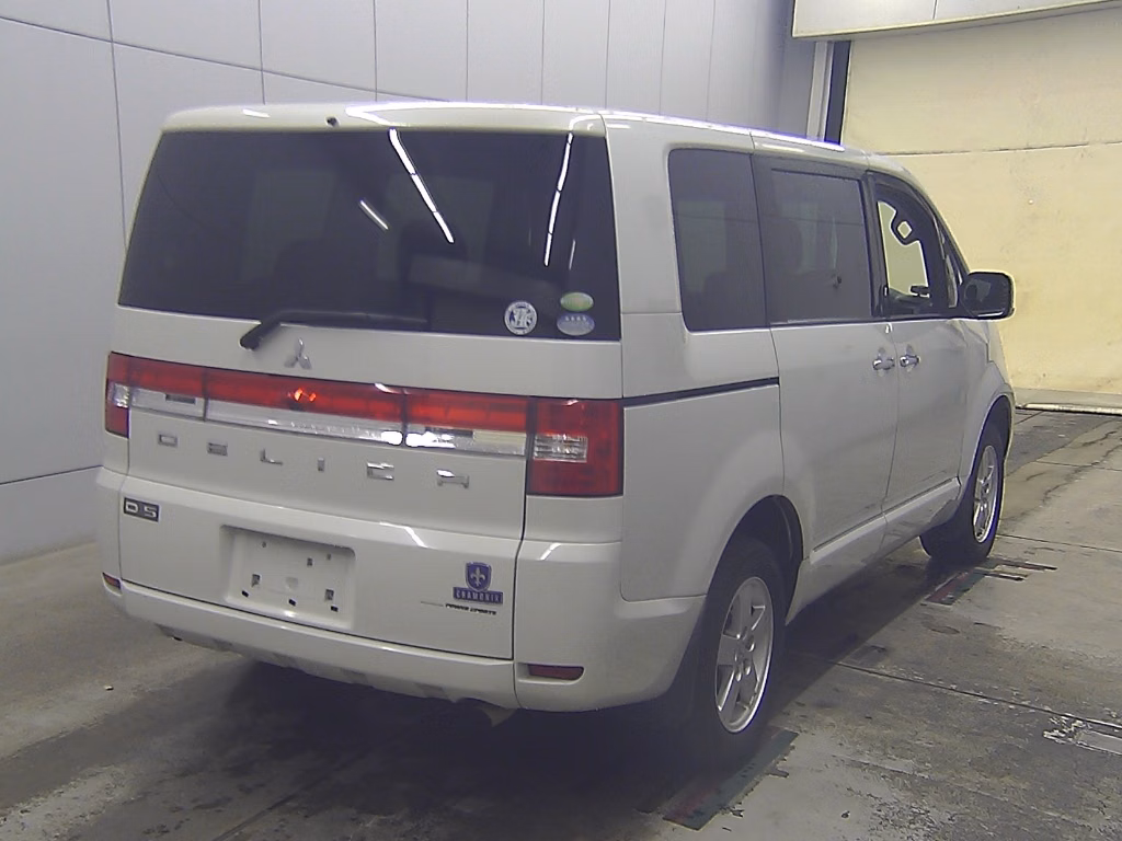 MITSUBISHI DELICA D:5