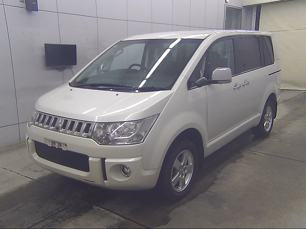 MITSUBISHI DELICA D:5
