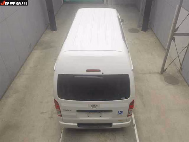 TOYOTA REGIUS ACE