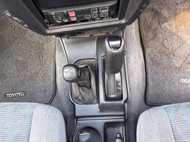TOYOTA HILUX SURF