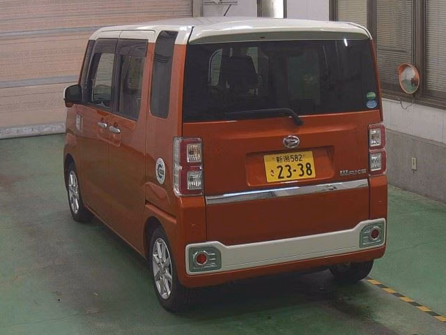 DAIHATSU WAKE