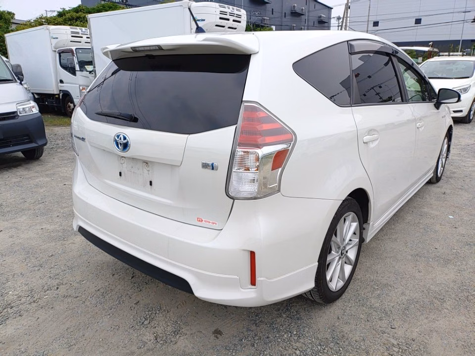 TOYOTA PRIUS ALPHA