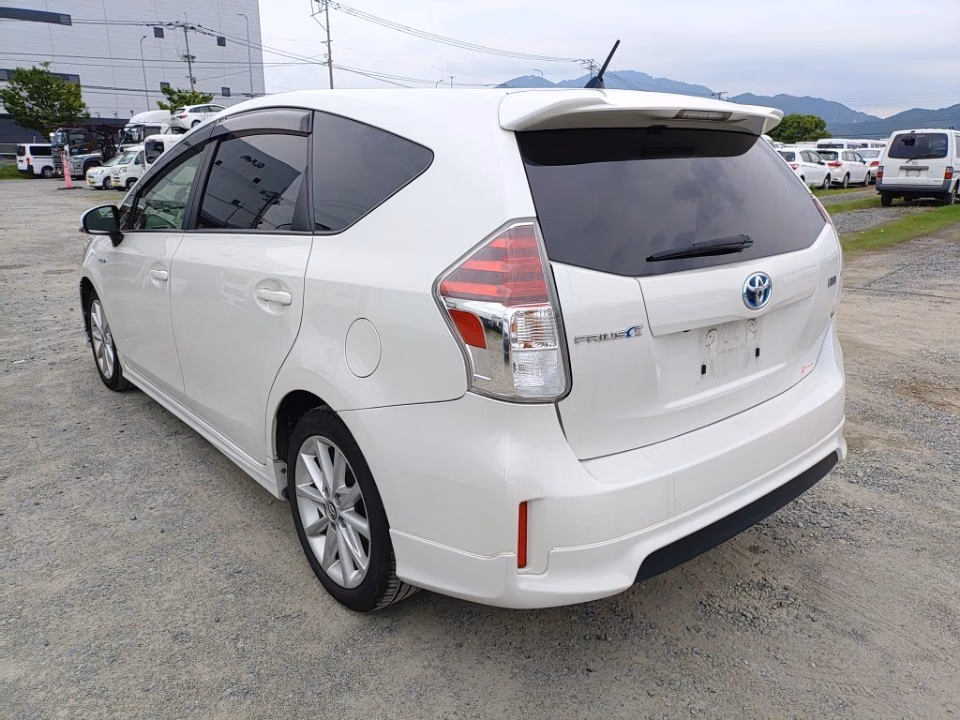 TOYOTA PRIUS ALPHA