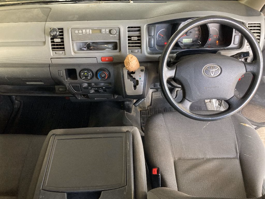 TOYOTA REGIUS ACE