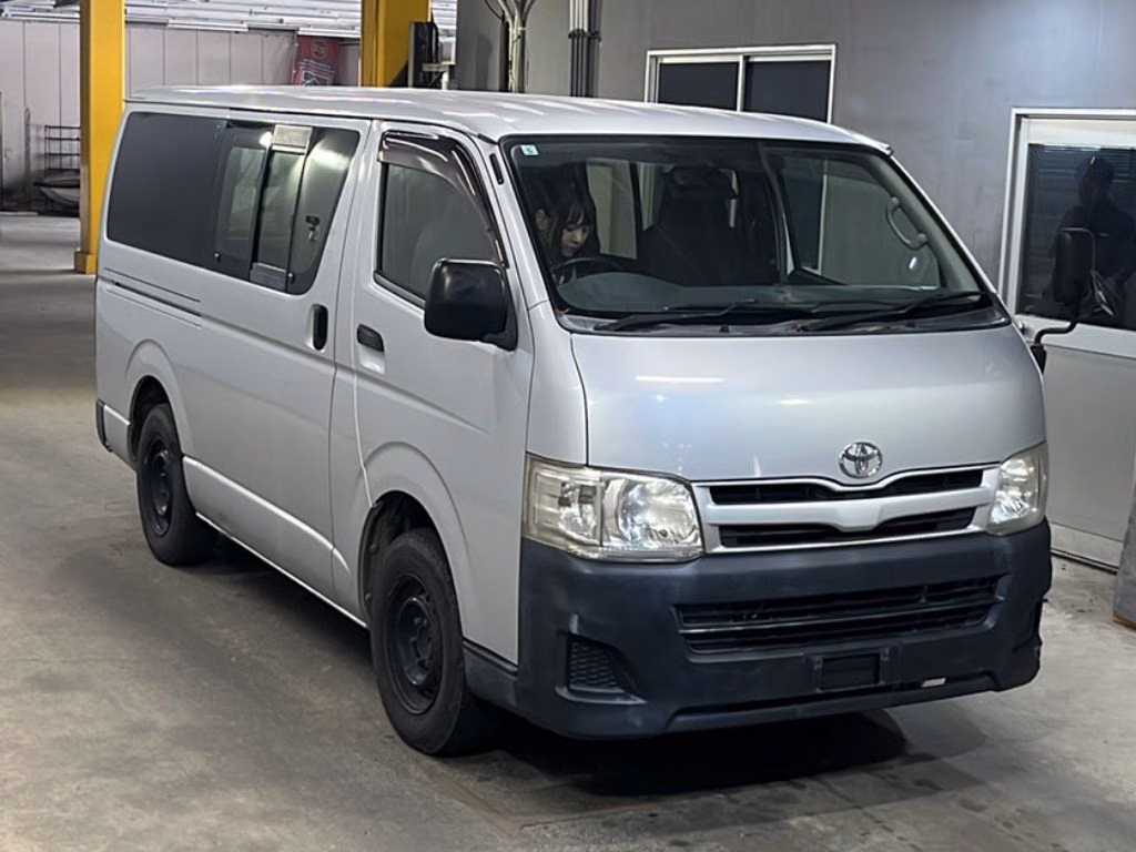 TOYOTA REGIUS ACE