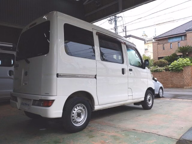 TOYOTA PIXIS VAN