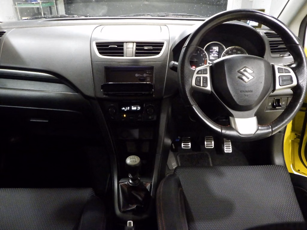 SUZUKI SWIFT