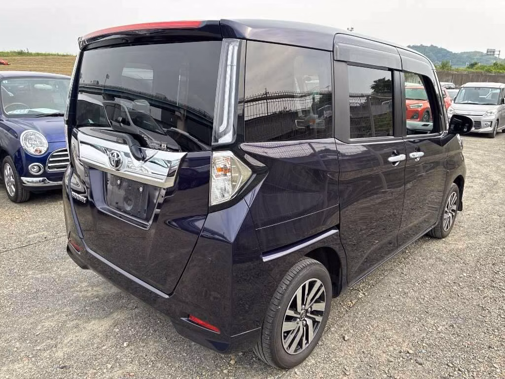 TOYOTA ROOMY