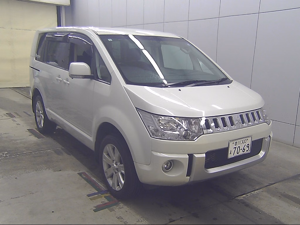 MITSUBISHI DELICA D:5