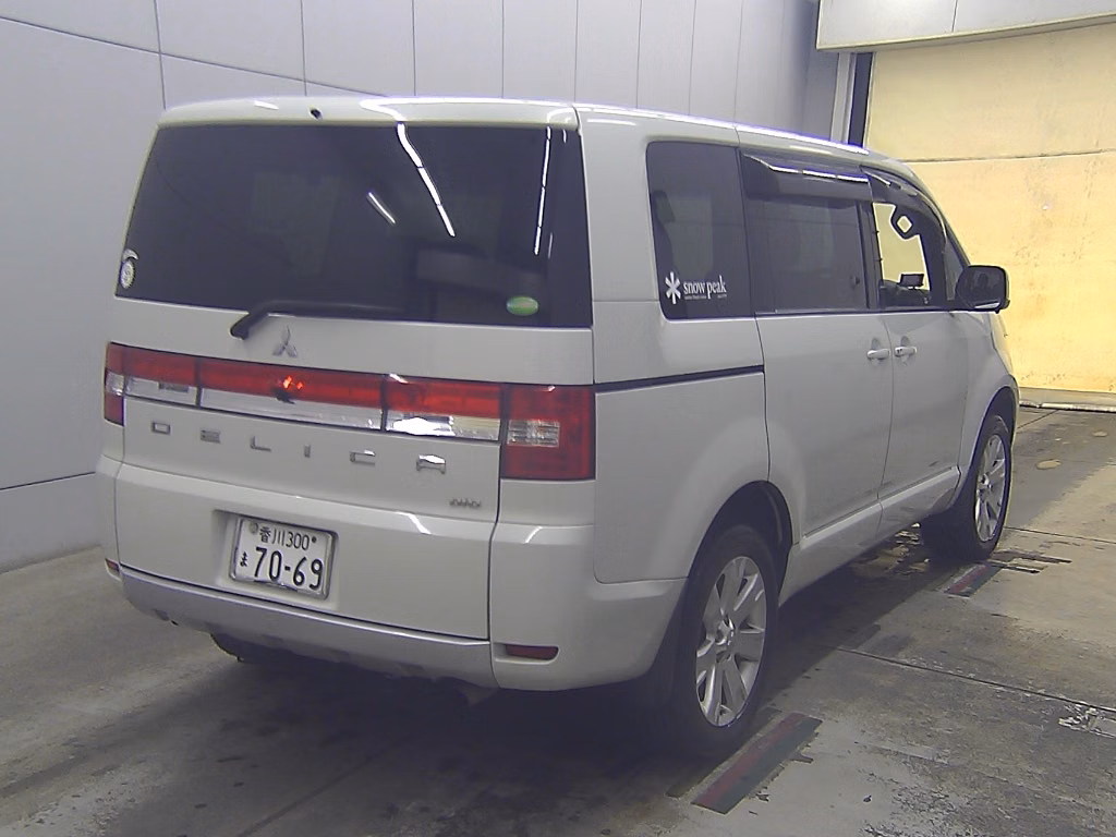 MITSUBISHI DELICA D:5