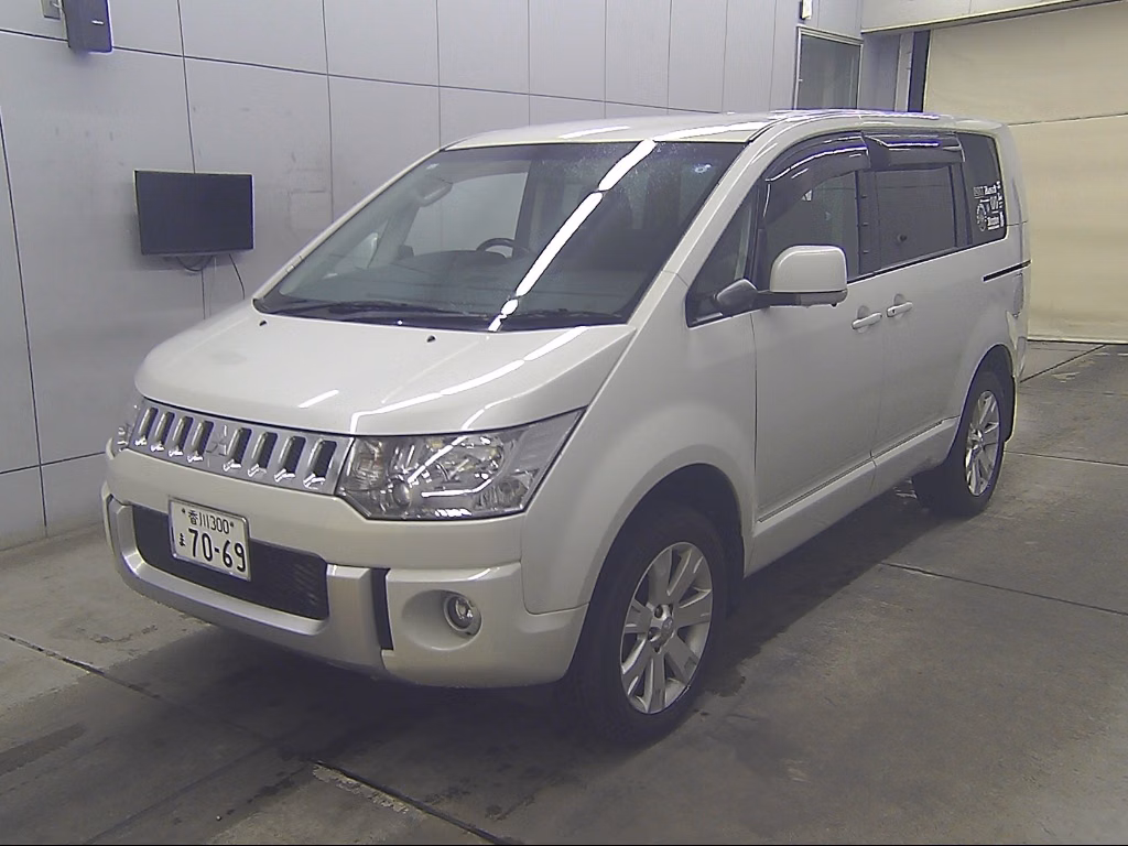 MITSUBISHI DELICA D:5