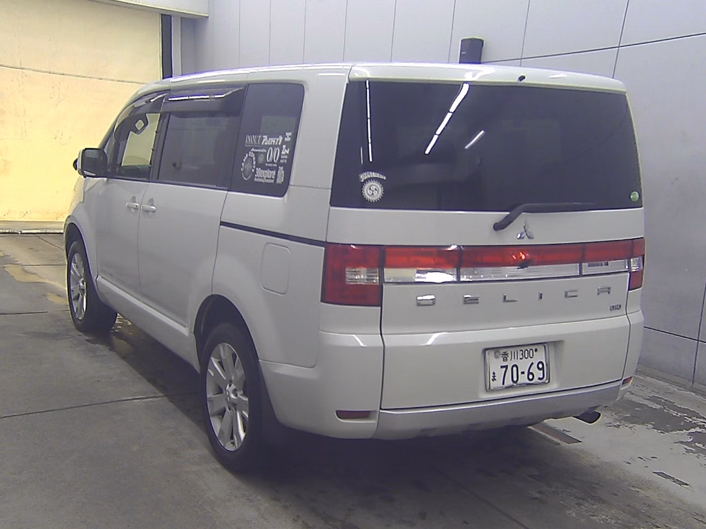 MITSUBISHI DELICA D:5