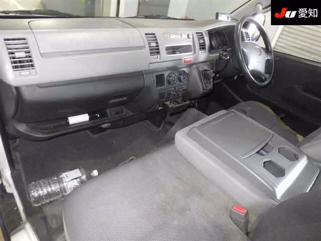 TOYOTA REGIUS ACE