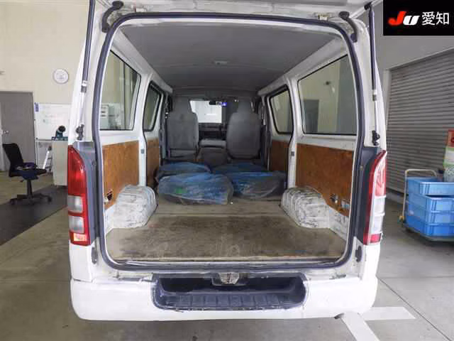 TOYOTA REGIUS ACE