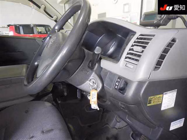 TOYOTA REGIUS ACE