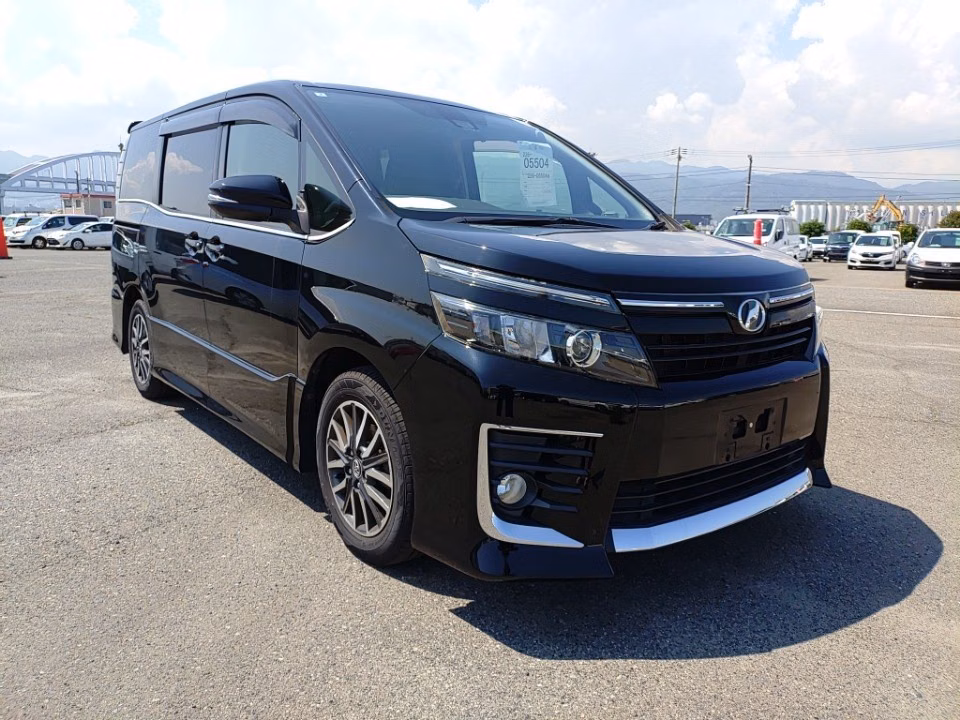 TOYOTA VOXY