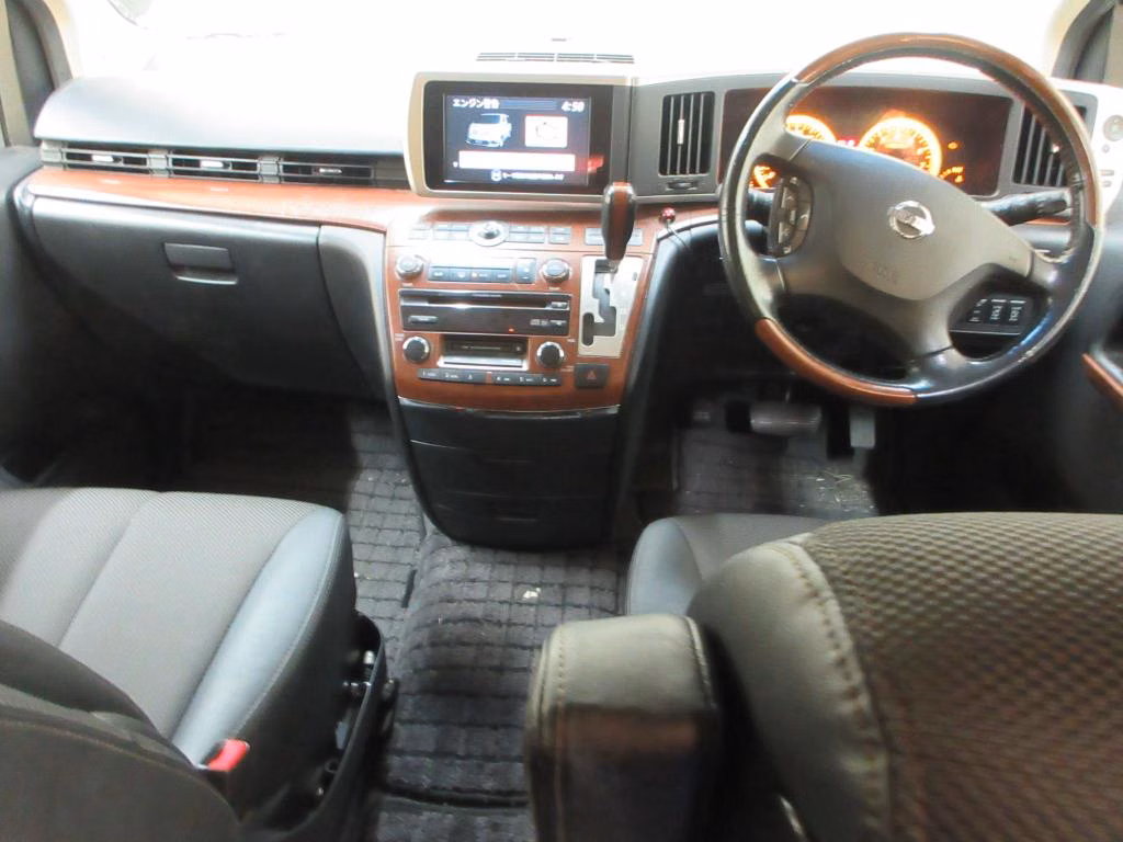 NISSAN ELGRAND