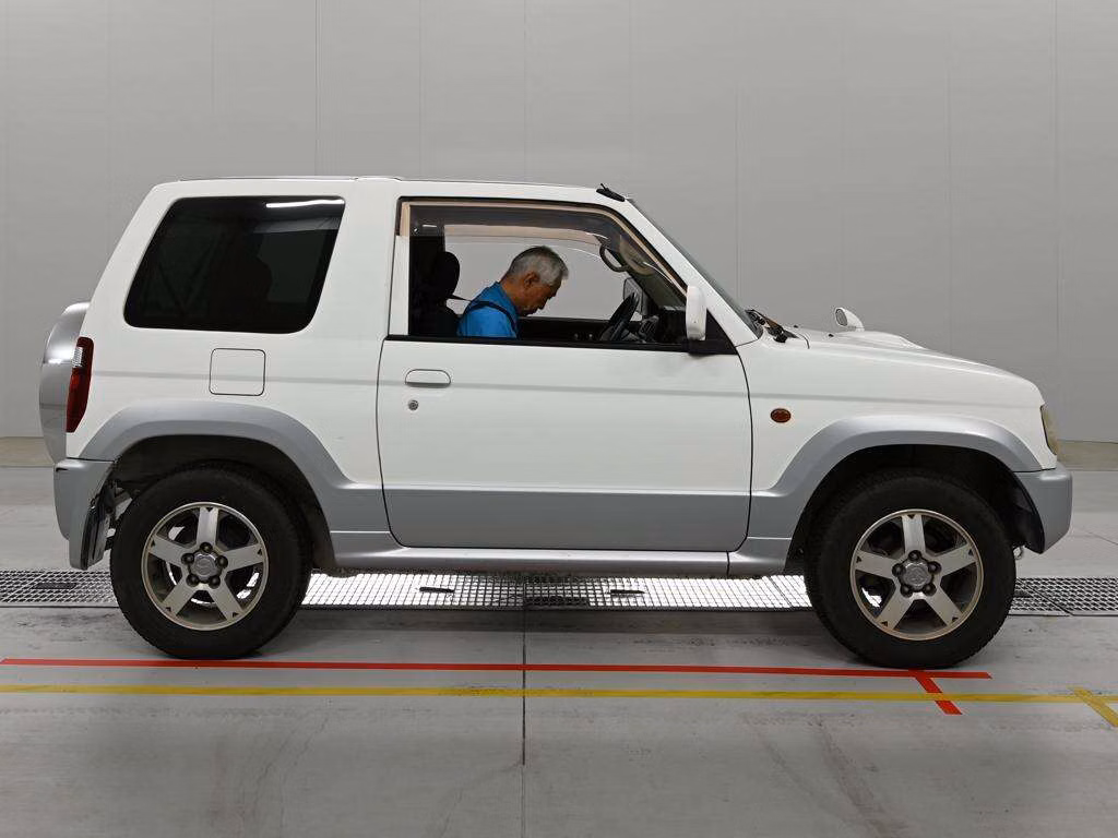 MITSUBISHI PAJERO MINI