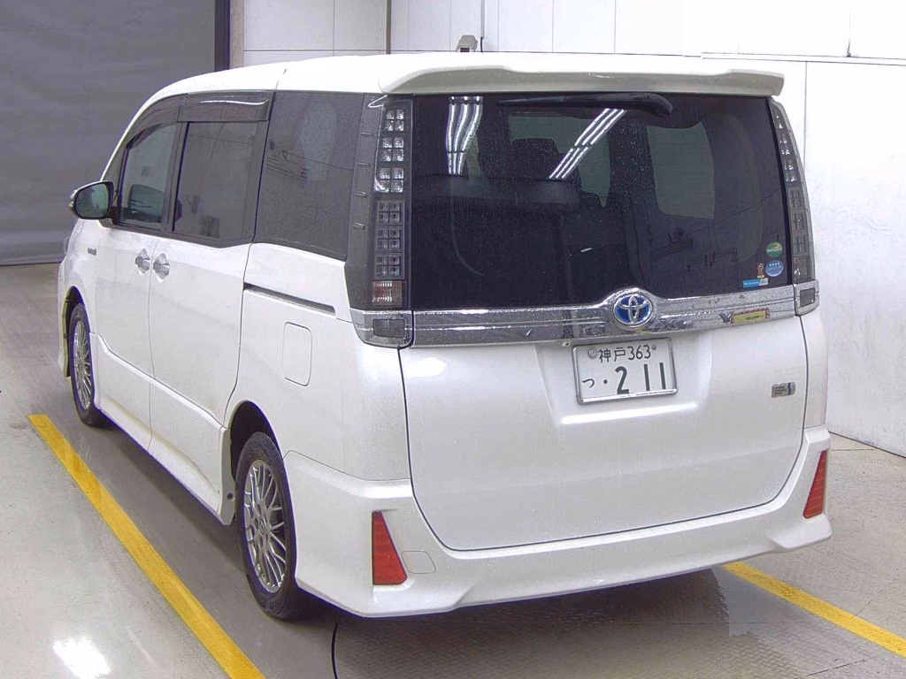 TOYOTA VOXY