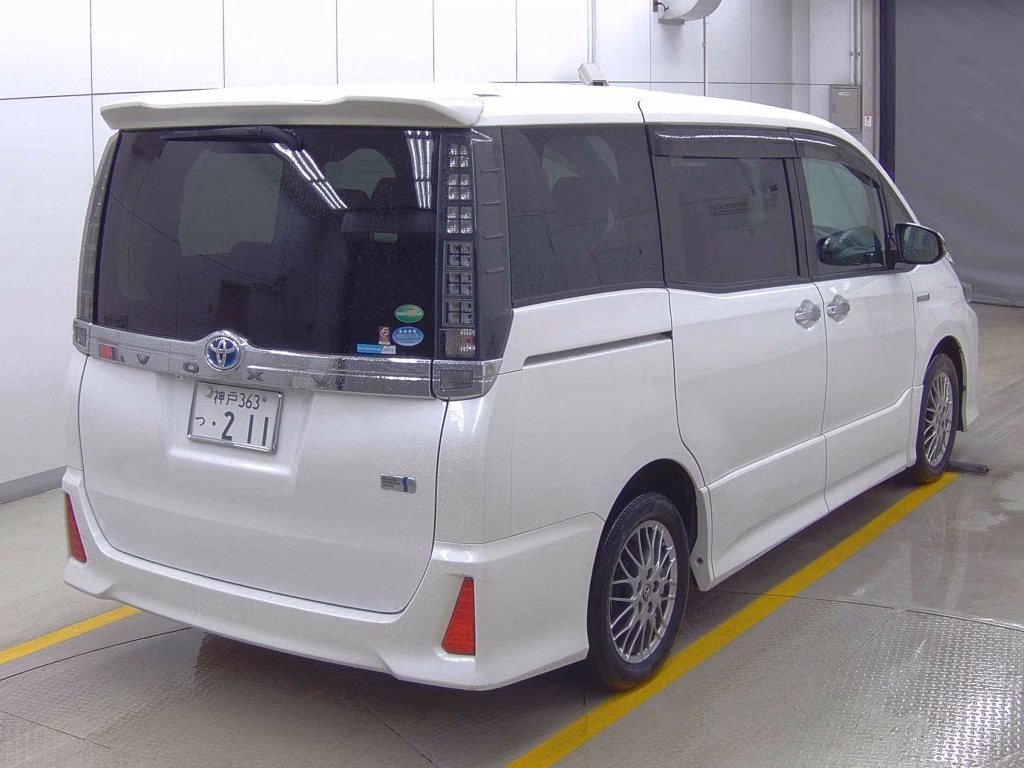 TOYOTA VOXY