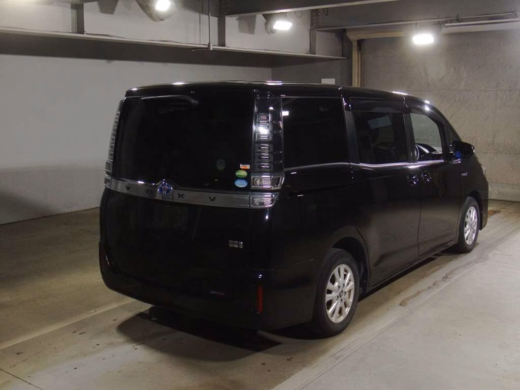 TOYOTA VOXY
