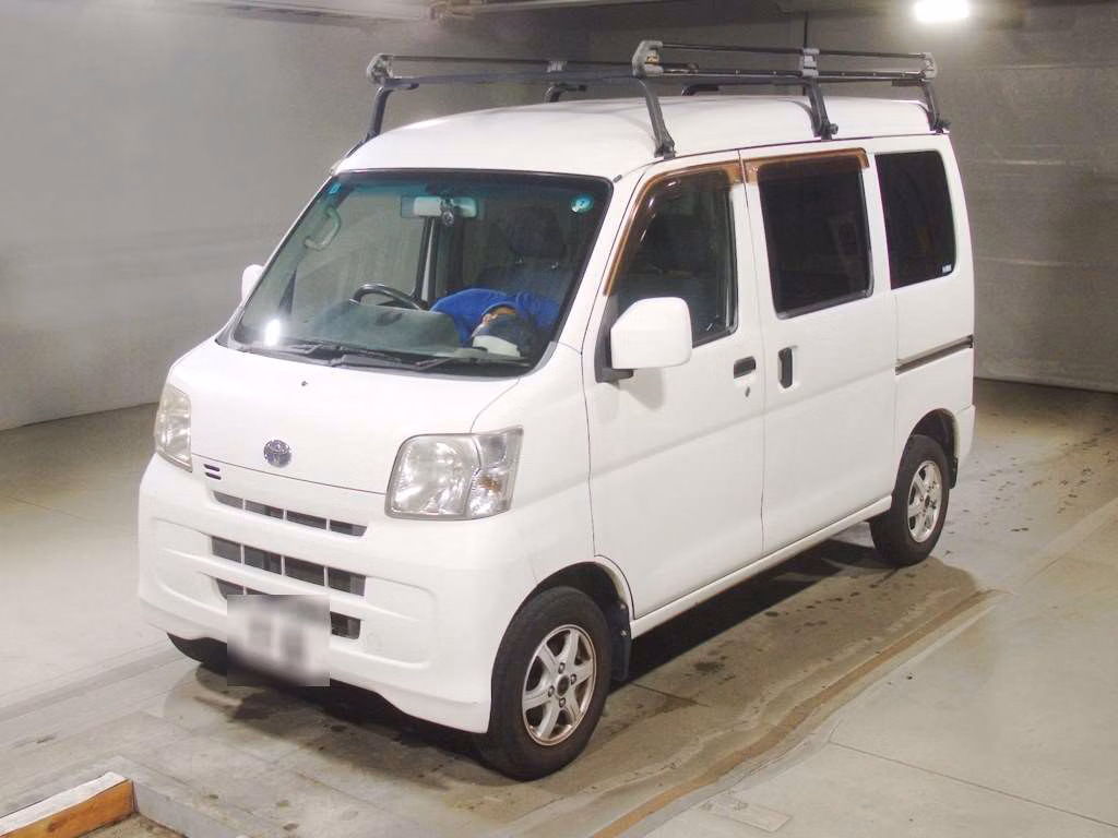 TOYOTA PIXIS VAN
