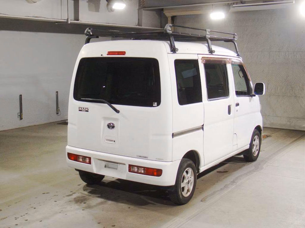 TOYOTA PIXIS VAN