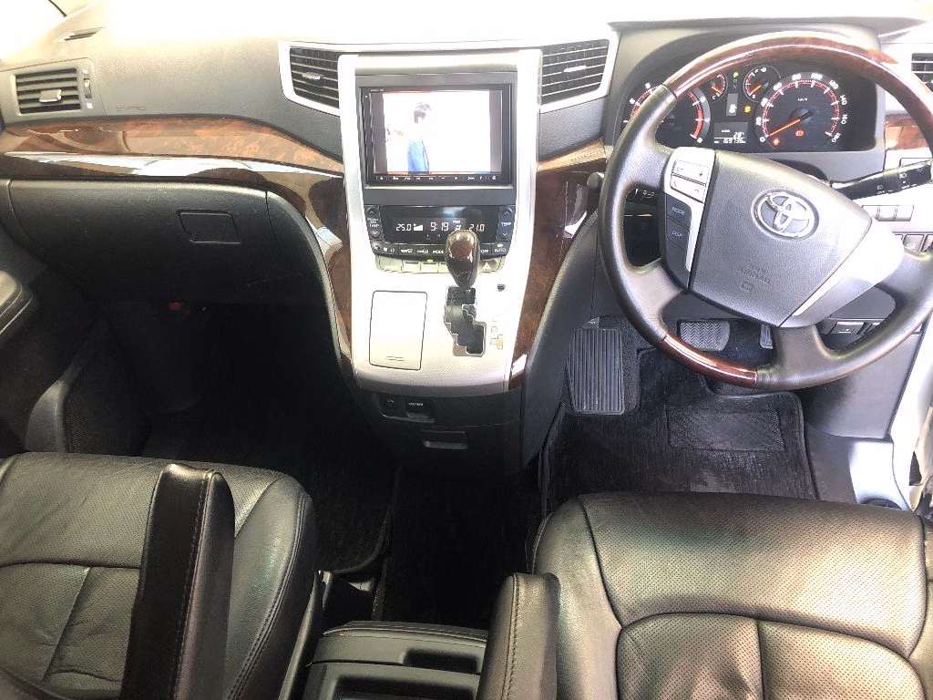 TOYOTA VELLFIRE