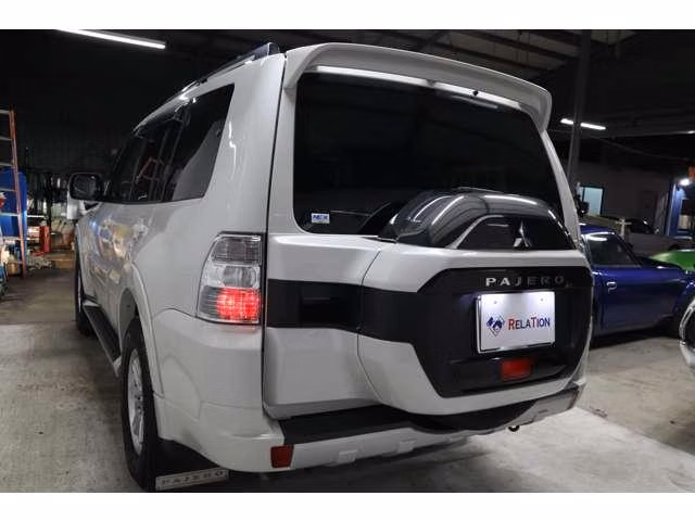 MITSUBISHI PAJERO