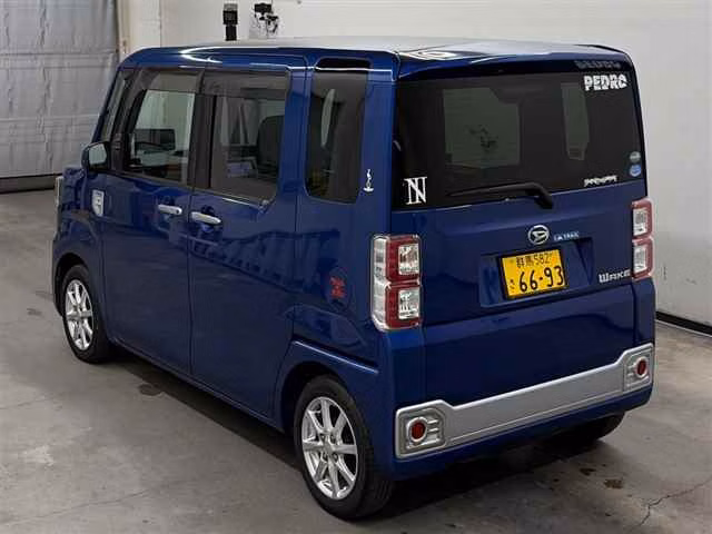 DAIHATSU WAKE