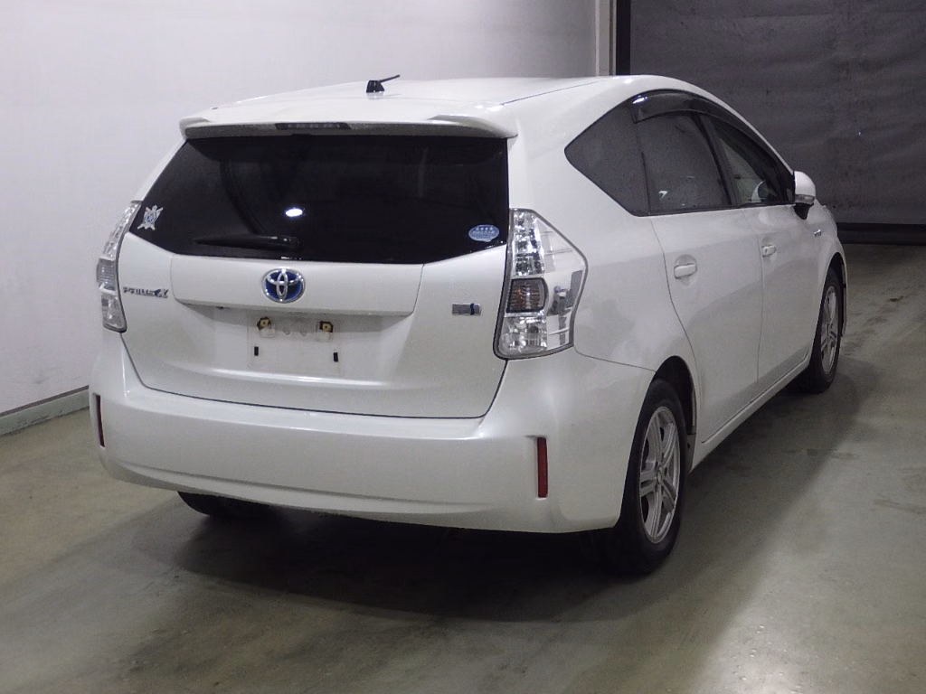 TOYOTA PRIUS ALPHA